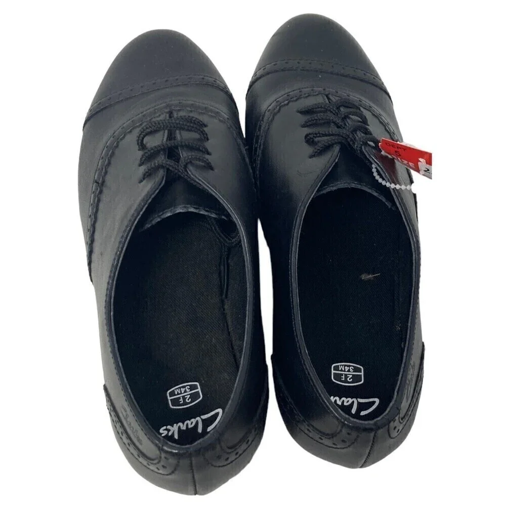 Clarks Lace Up Semi-Brogue Shoes Girls Size US 2.5M EU 34 NEW